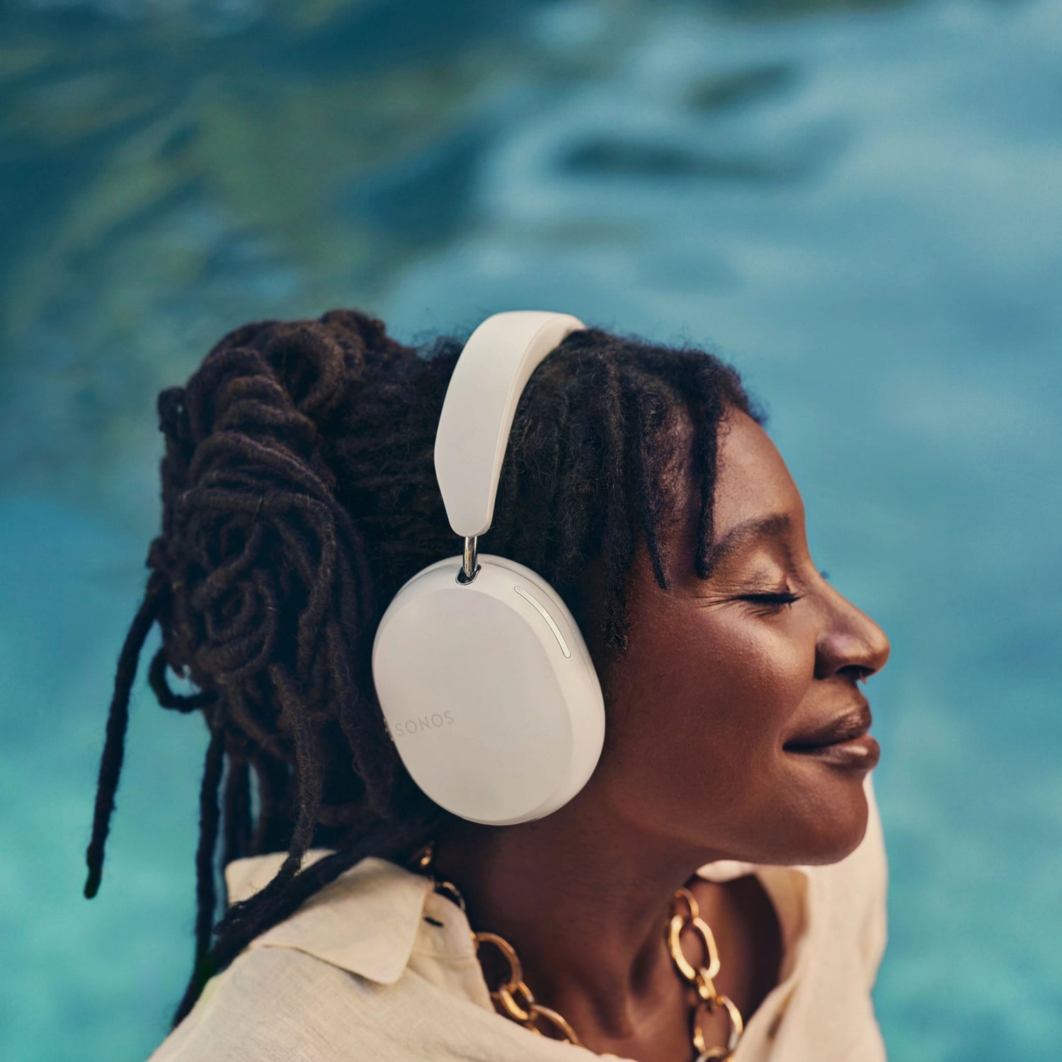 Black woman enjoying music with the sonos ace headphone